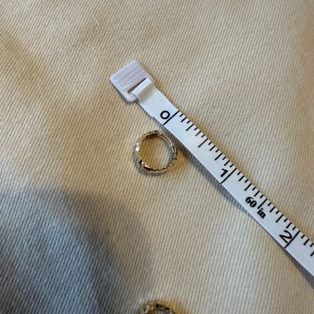 Like New! 14kt Gold diamond cut Hoop Earrings - - Picture 10 of 11